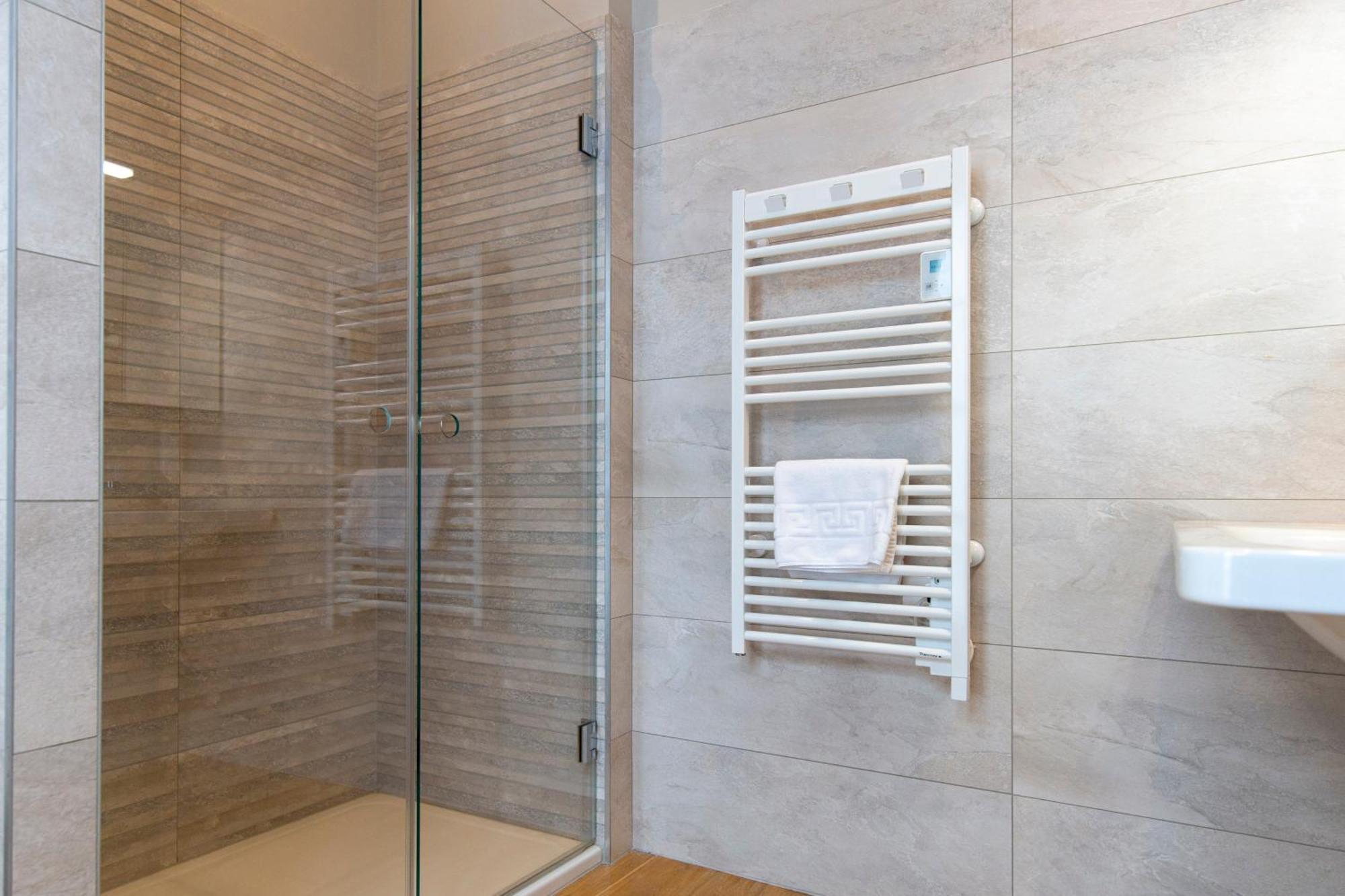 Escale Rochelaise, Gite Urbain Avec Spa Bain Nordique Et Sauna Tonneau La Rochelle (Charente-Maritime) Exterior foto