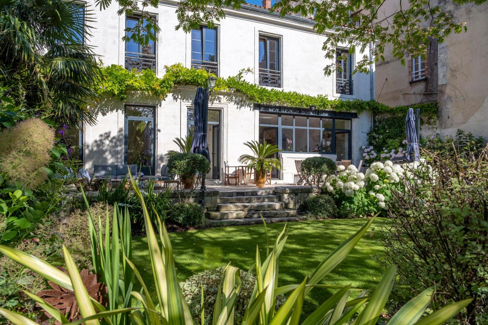 Escale Rochelaise, Gite Urbain Avec Spa Bain Nordique Et Sauna Tonneau La Rochelle (Charente-Maritime) Exterior foto