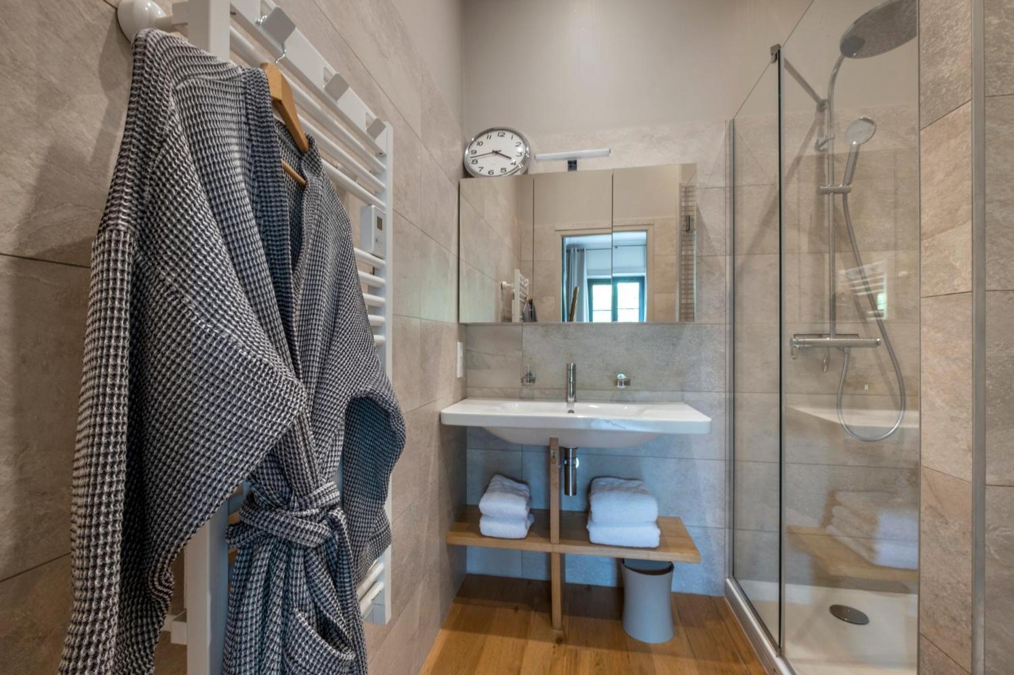 Escale Rochelaise, Gite Urbain Avec Spa Bain Nordique Et Sauna Tonneau La Rochelle (Charente-Maritime) Exterior foto