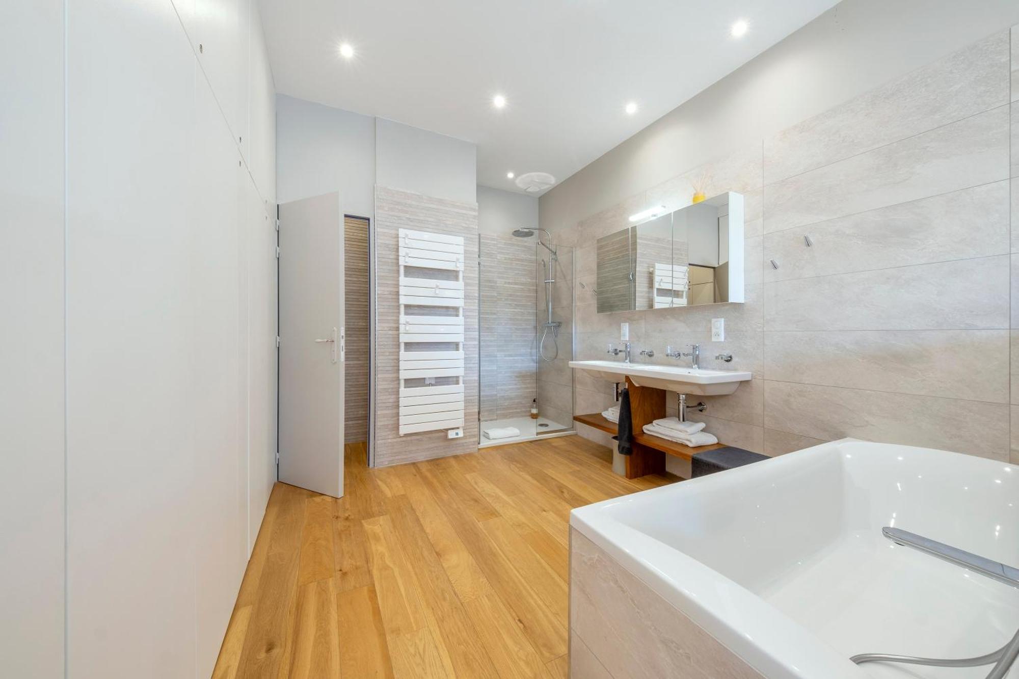 Escale Rochelaise, Gite Urbain Avec Spa Bain Nordique Et Sauna Tonneau La Rochelle (Charente-Maritime) Exterior foto
